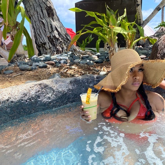 Meet your Posher, Qiana - Picture 1 of 1